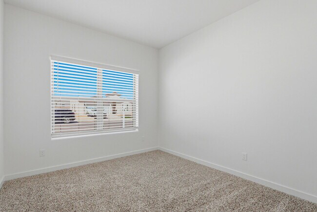 Building Photo - 15052 Destination Ave