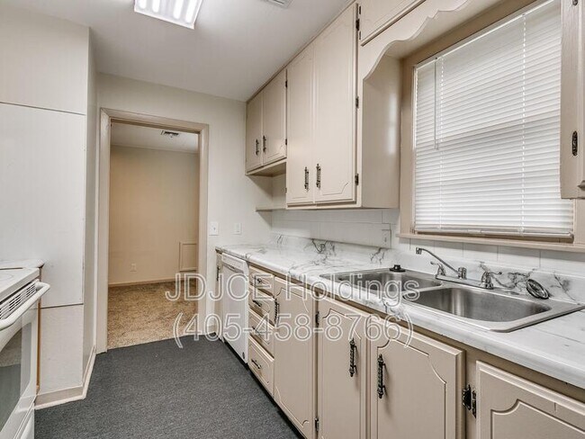 Building Photo - 901 Stansell Dr
