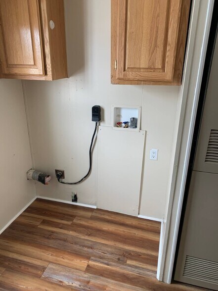 Building Photo - 14 Eastwood Dr