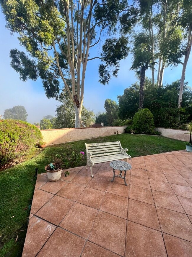 Building Photo - West Ventura - Gorgeous updated three bedroom, 2.5 bath home in Brock Hills