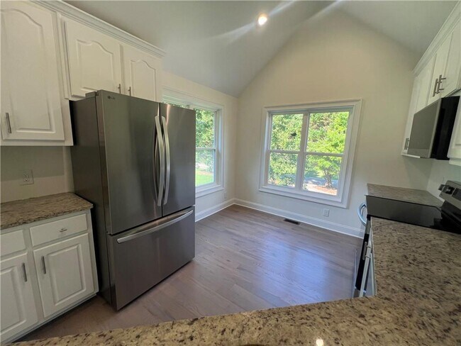Building Photo - 130 Elk Grove Dr
