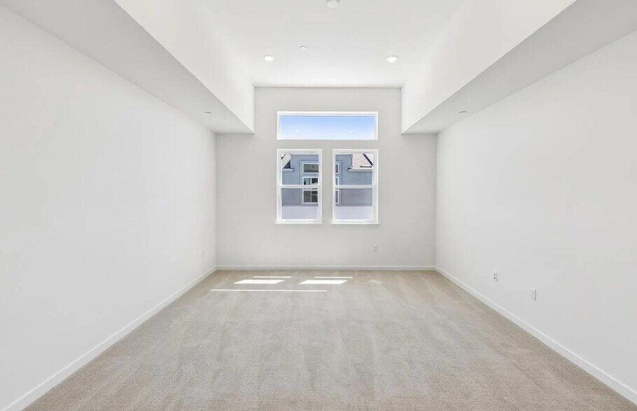Building Photo - 818 Redberry Way