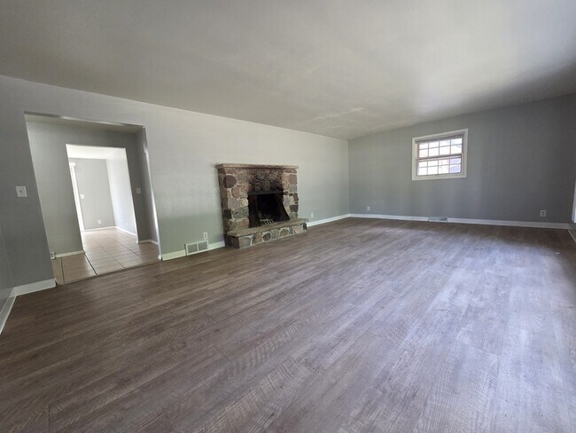 Building Photo - 2606 Southwood Dr