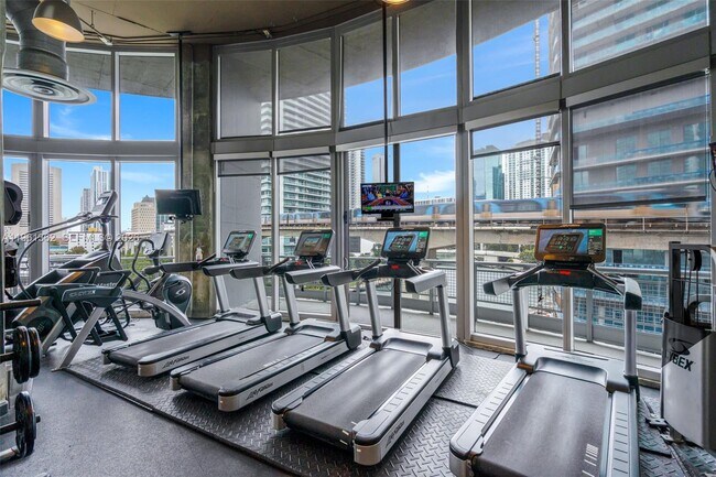 Building Photo - 690 SW 1st Ct