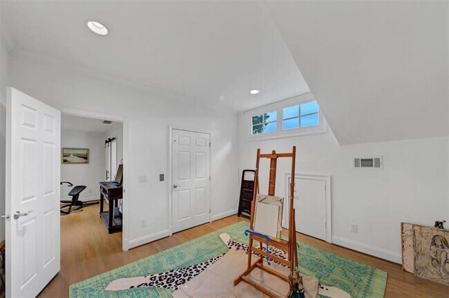Building Photo - 4222 Rickenbacker Dr NE