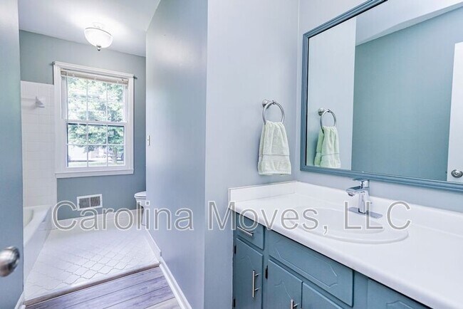 Building Photo - 403 Rosebud Ct