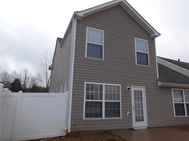 Building Photo - 518 Arrowhead Dr