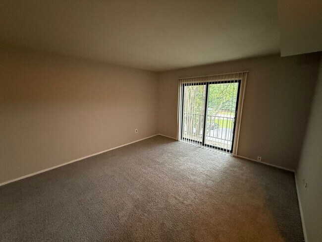 Building Photo - 326 Saybrook Ln