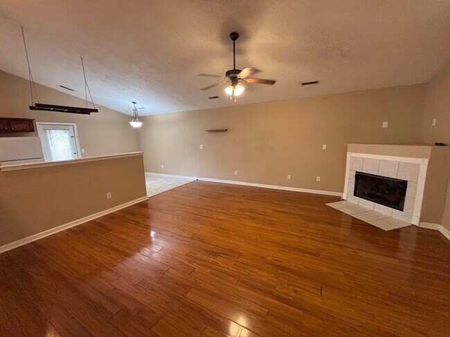 Building Photo - 2601 Buck Ln