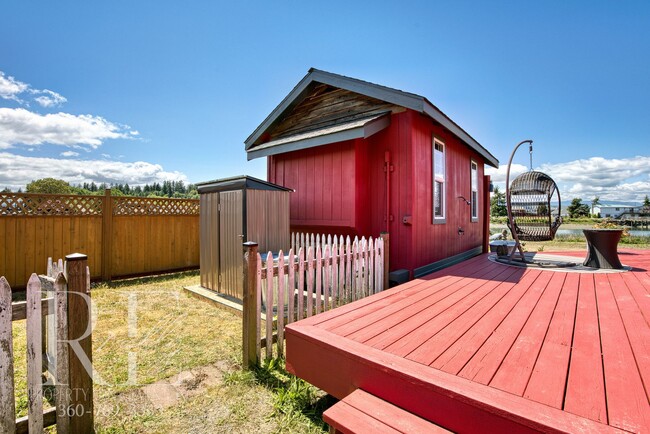 Building Photo - *NEW PRICE!* Quirky Fun Waterfront Escape