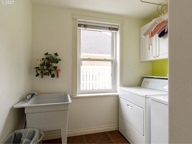 Building Photo - druc01