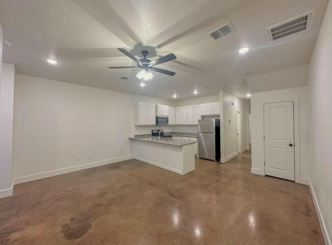 Building Photo - Heart of Lubbock Duplex