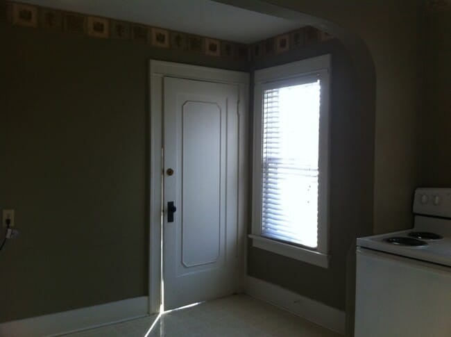 Building Photo - 2 Bedroom Country Charm in Elkhart