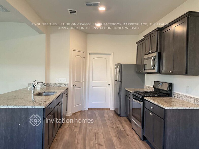 Building Photo - 3125 Angus Dr