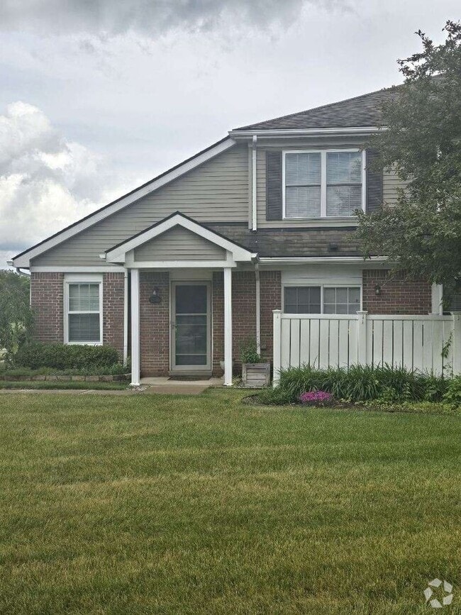Building Photo - 3 BEDROOM 3 BATHROOM CONDO IN BELLEVILLE A...