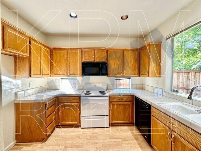 Building Photo - 3059 Carousel Cir