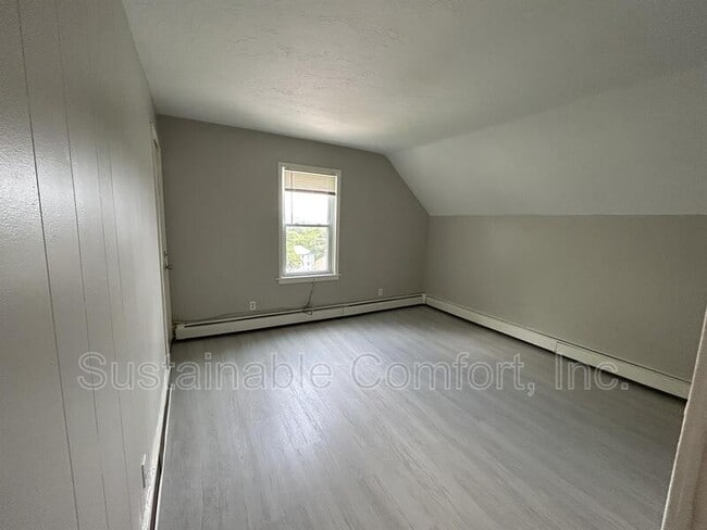 Building Photo - 16 Carlstad St