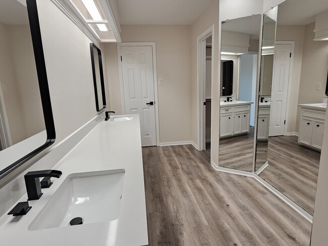 Building Photo - 16627 Aldenham Pl