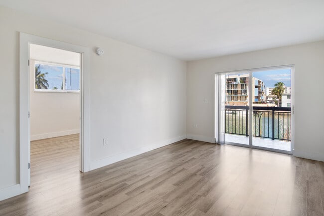 Building Photo - Crespi Apartments