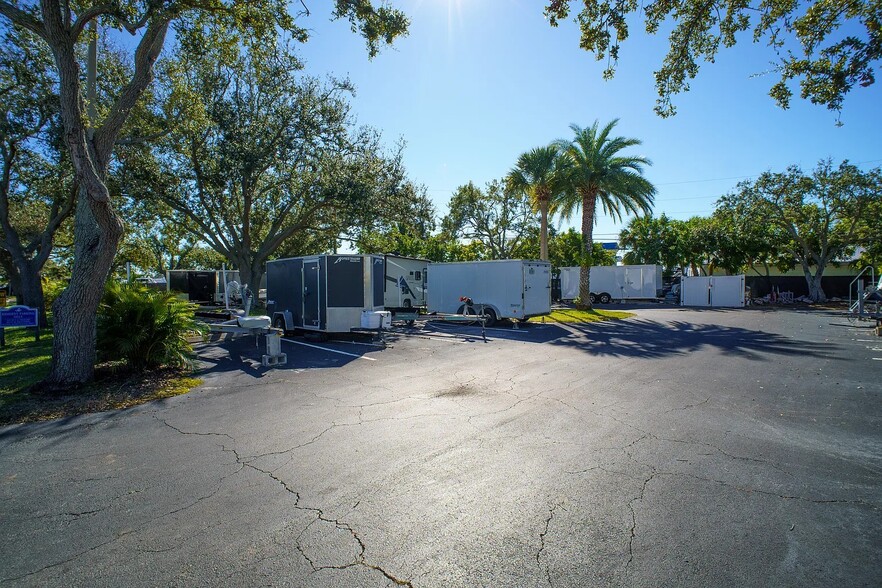 Car Park Area - 1332 Pasadena Ave S