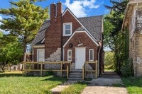 Building Photo - 12666 Cloverlawn Ave