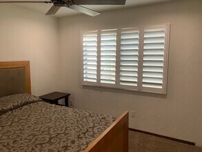 Building Photo - 4273 Las Virgenes Rd