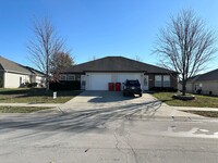 Building Photo - 3 Bed Single Level Duplex in Blue Springs;...