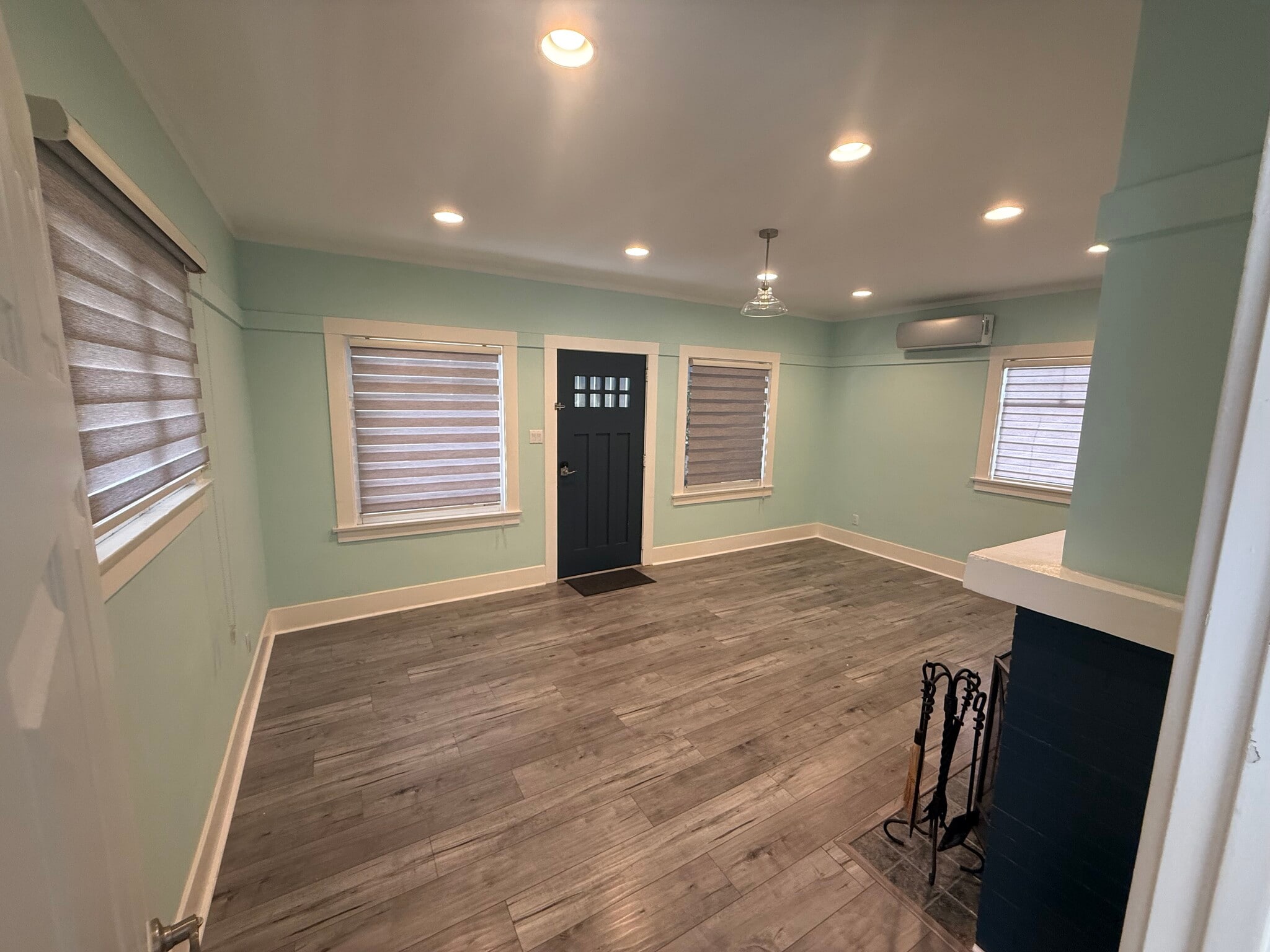 Building Photo - 396 N Mentor Ave