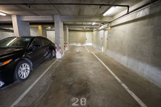 Building Photo - 745 Isenberg St