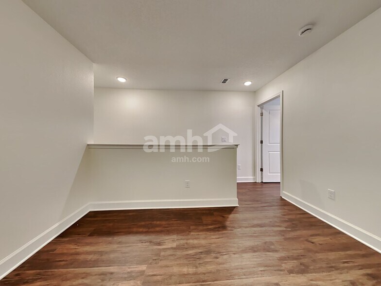 Building Photo - 2943 Rolling Acres Rd