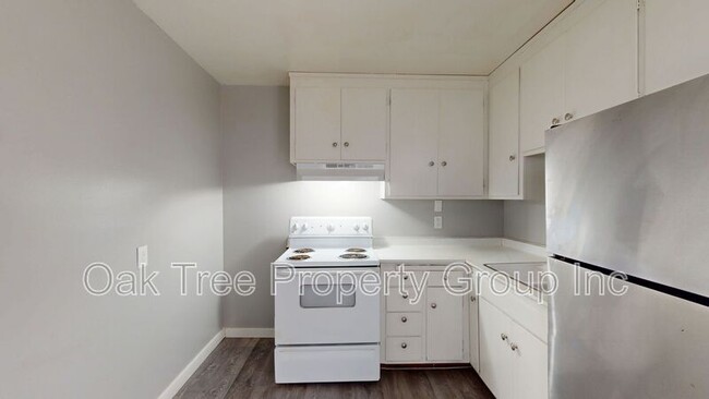 Building Photo - 1648 Russell St