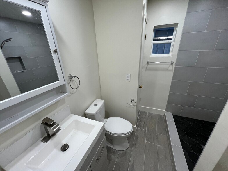 Building Photo - 8701 El Chapul Way