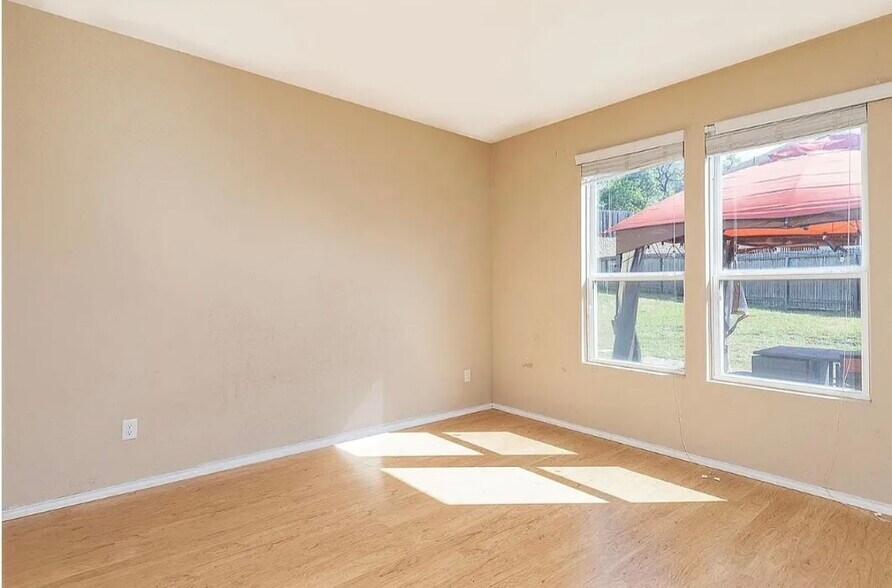 Master bedroom - 714 Roping Star