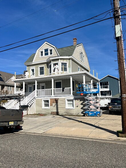 Building Photo - 215 E 24th Ave