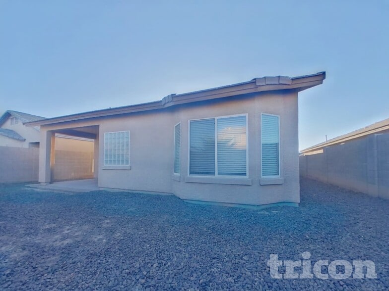 Building Photo - 11638 W Jackson St