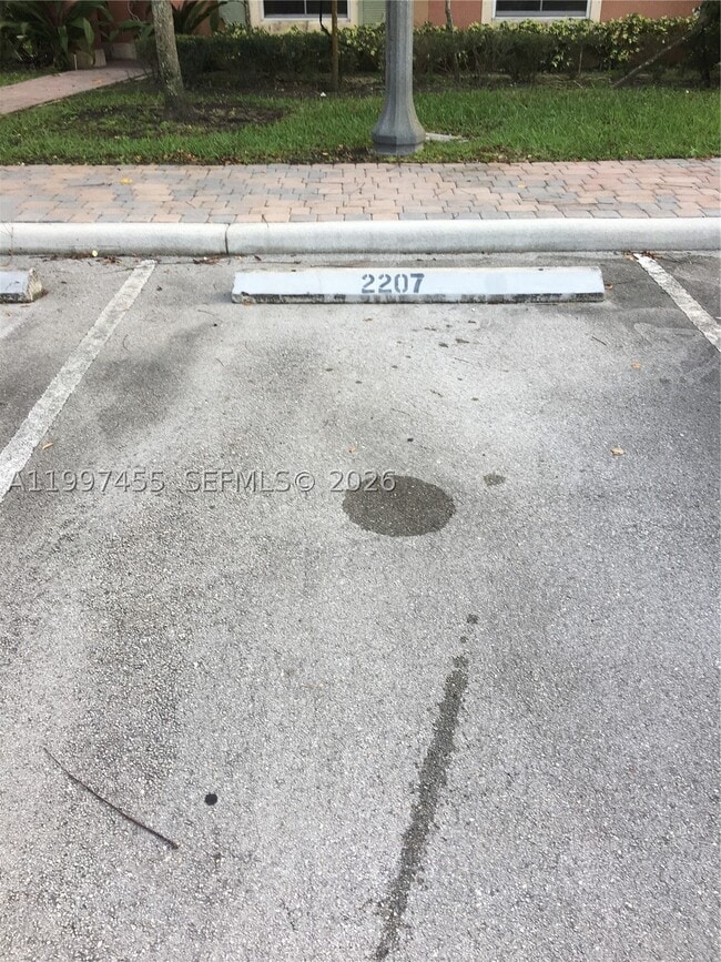 Building Photo - 962 SW 143rd Ave