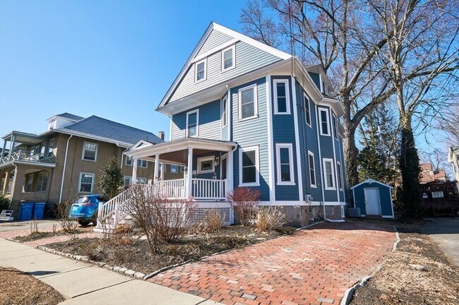 Building Photo - 221 White St