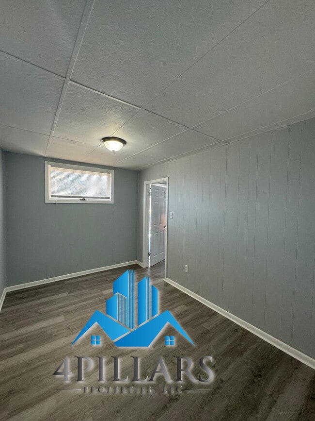 Building Photo - 1115 W 150th St