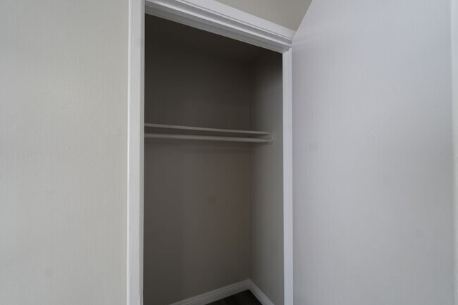 Building Photo - 440 RAYVON