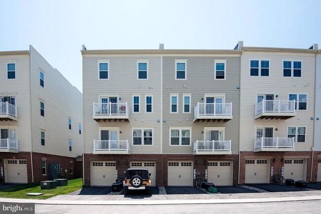 Building Photo - 346 Urban Avenue