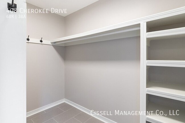 Building Photo - 408 Cherokee Dr