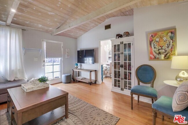 Building Photo - 21447 Providencia St
