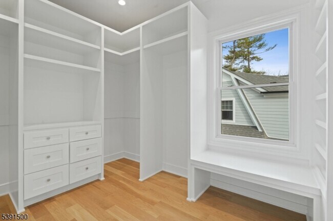 Building Photo - 15 Lake Rd