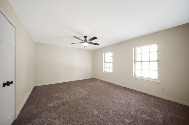 Building Photo - 5206 Vagas Dr