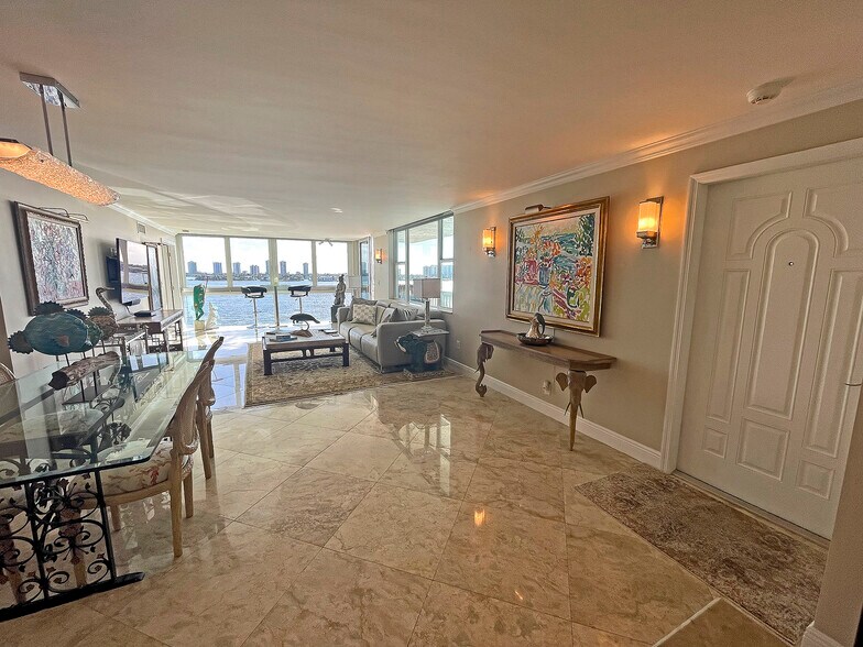 Primary Photo - 301 Lake Shore Dr