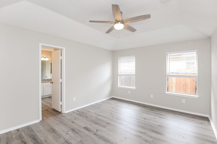 Building Photo - 930 Morgan Dr