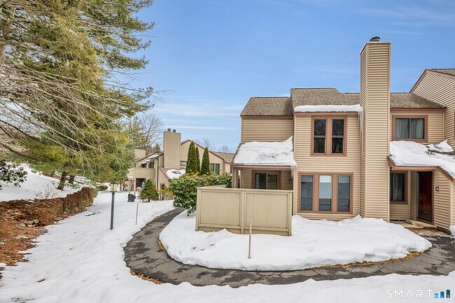 Building Photo - 17 Maple Ln