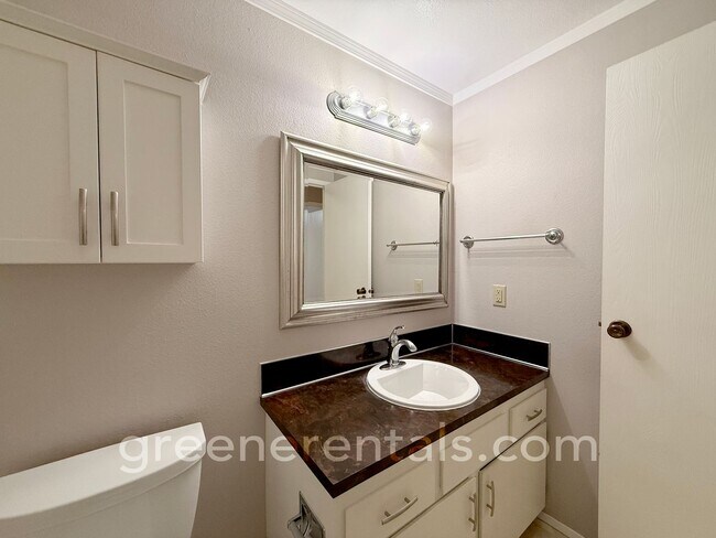 Building Photo - 3BD/1BA West Olympia Rambler