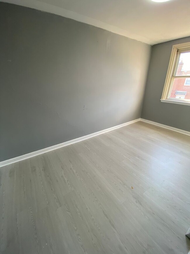Building Photo - 3 Bedroom and 1 Bathroom House in Northeas...