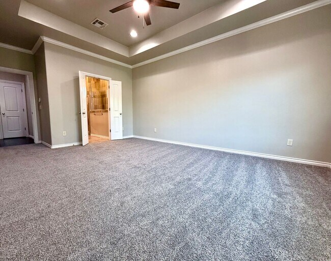 Building Photo - Beautiful 3BD 2BA w/ Bonus Room Located in...